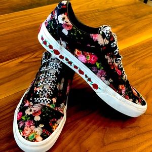 Vans- customs